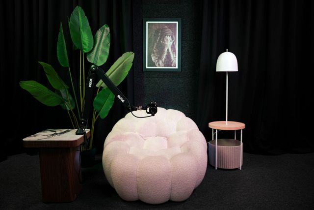 Le coin cosy, pour les formats plus intimistes — Studio & podcast, Oriion Studio Marrakech