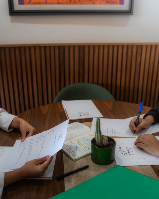 Séance de travail avec le client — Stratégie & conseil, Oriion Studio Marrakech